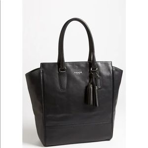 Dimensions 13"W x 15"H x 5"D
Strap drop: 7 1/2”